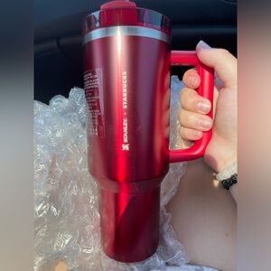 Stanley x starbucks red HOLIDAY 40 oz